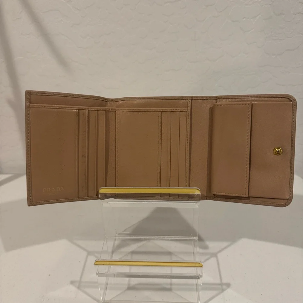 PRADA RARE Color 6 Ring Key/Card Holder Pebble Leather in Carmel Color - Picture 3 of 5